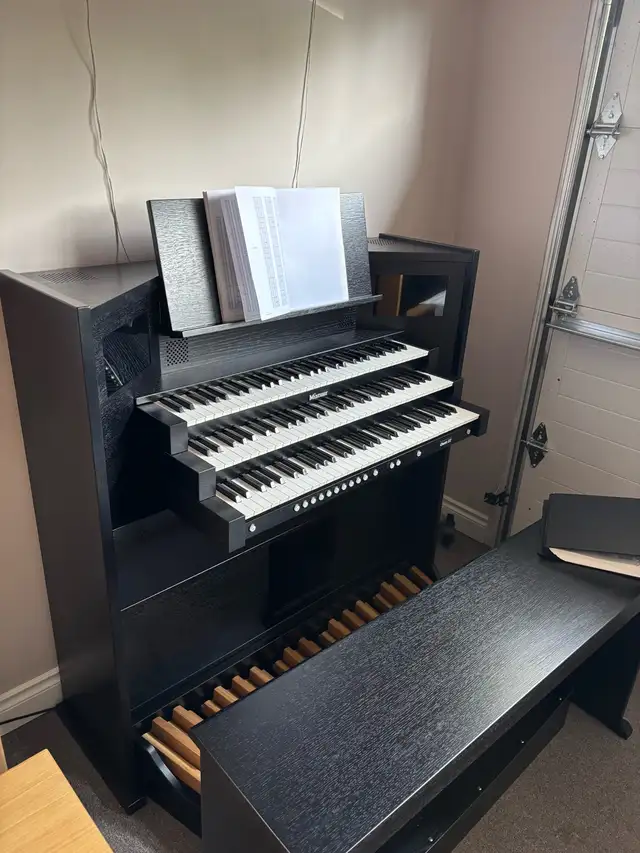 Global Organ Group in Pianos & Keyboards in Strathcona County - Image 2