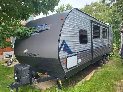 2023 Catalina Summit series 261BHS. Sleeps 10. Did not travel with it, had it parked in one location...
