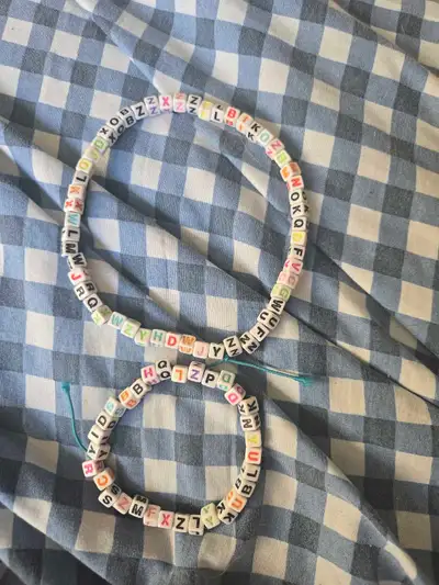 Asking $25 or best offer!! Stretchy string so you can pull the choker over head!! Buyer pays shippin...