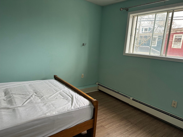 Furnished room in Downtown Dartmouth  in Room Rentals & Roommates in Dartmouth - Image 2