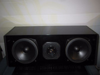 YAMAHA NS-AC300 CENTER CHANNEL SPEAKER.