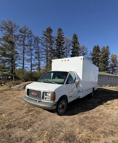 If you’re looking for a dependable delivery or hauling vehicle, this 1998 GMC Savana Cutaway is a so...