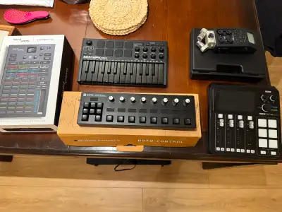 Rodecaster Duo, Zoom H6, MPK Mini MK3, SoundSwitch, Roto Control, View more