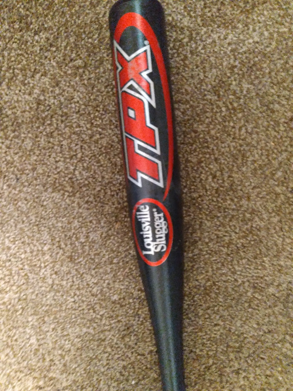 Louisville baseball bat in great shape 32 inches length in Baseball & Softball in Burnaby/New Westminster - Image 2
