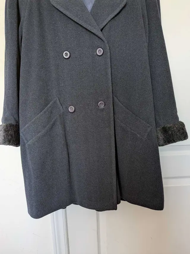 Men's Black Herringbone Pea Coat in Women's - Tops & Outerwear in Markham / York Region - Image 6