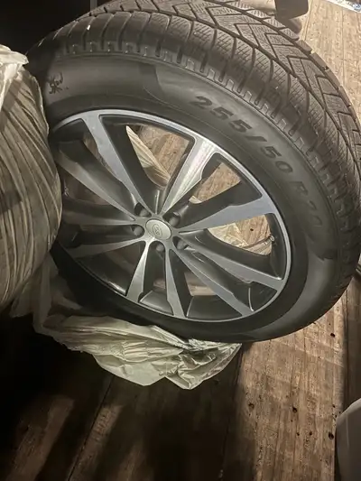 255 50 r20 winter original for Range Rover