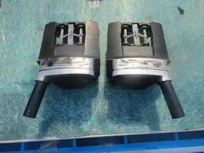 Hand brake calipers Ferrari F40, original. Price on request. More parts available. For additional in...