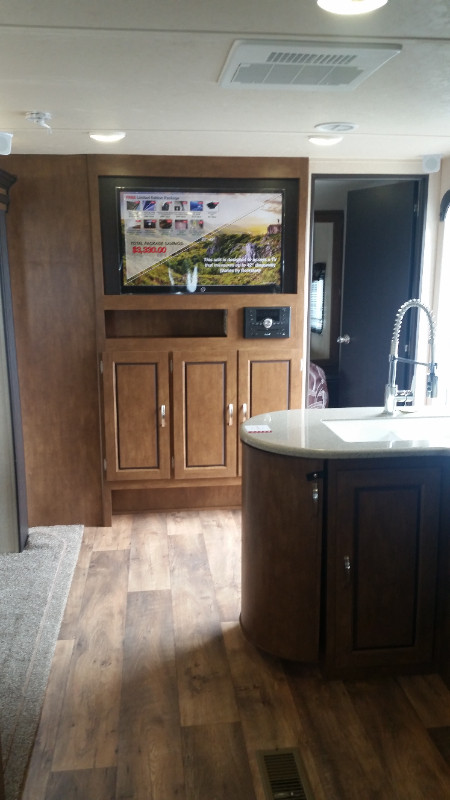 2017 Salem Travel Trailer in Travel Trailers & Campers in Guelph - Image 2