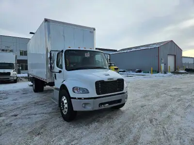 (SURPLUS TRUCK) (FINANCING AVAILABLE) 2025 freightliner m2 106 with 24ft box and 3000 lbs aluminum p...
