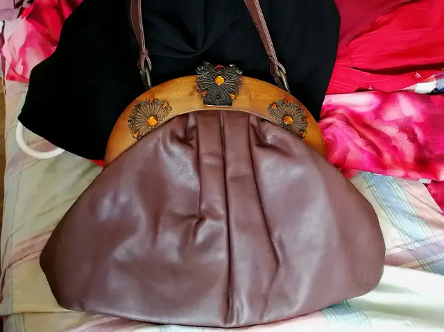 Genuine Renato Angi Italy Brown Leather medium Woman Hand Bag in Women's - Bags & Wallets in Mississauga / Peel Region - Image 2