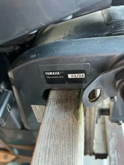 2004 Yamaha 25 horse long shaft outboard motor. Solid motor , two cranks and she starts. No damage o...