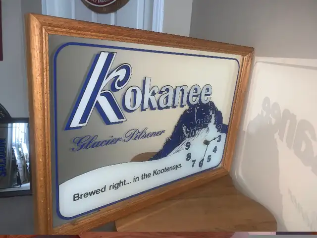 Vintage Kokanee beer bar mirror clock sign Mint condition in Arts & Collectibles in Calgary - Image 7