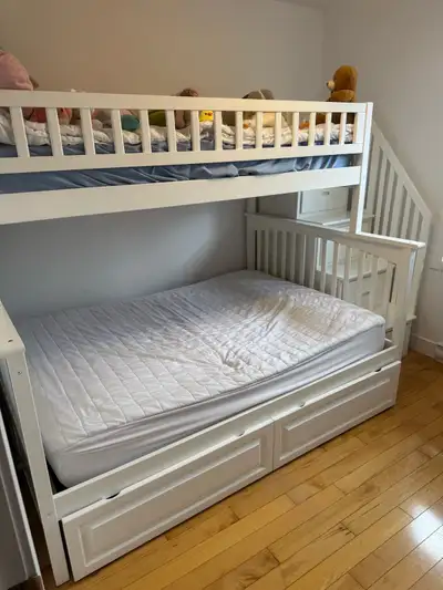 Lit 2 étages en bois Franc avec escalier massive, View more