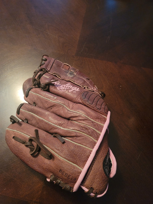 Rawlings Baseball Glove in Baseball & Softball in St. Catharines