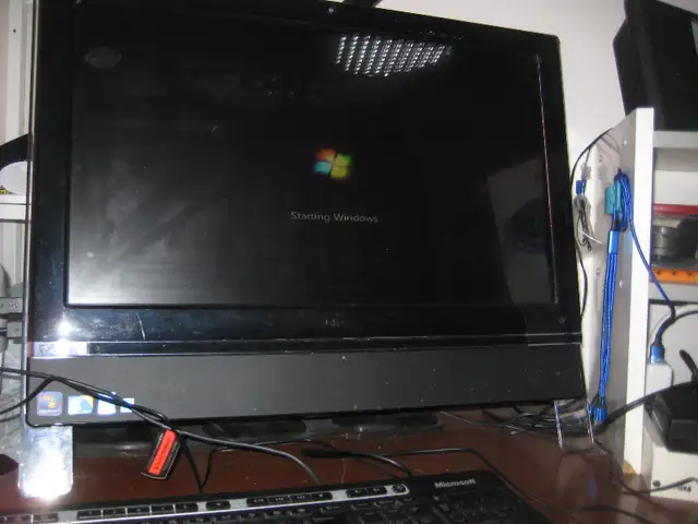 FS: MacBook pro 2012 13, a one-piece 24 inch desktop PC, etc. in Laptops in Ottawa - Image 6