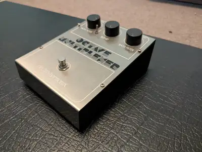 Electro-Harmonix Octave Multiplexer Guitar Pedal, View more