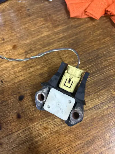 Second generation Toyota Tacoma Front airbag sensor 2005-2015 If you have an airbag light on, I got...