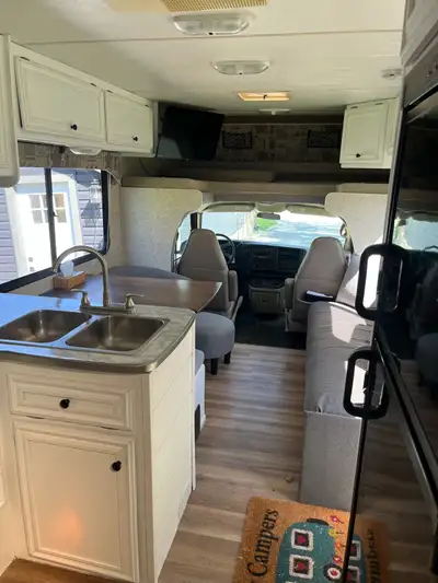2006 30 foot GMC Class C Motorhome – Road-Trip-Ready & Fully Refreshed ✨ Turn the key and go! This w...