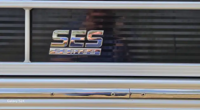 2012 Manitou tritoon Boat, SES Series in Powerboats & Motorboats in Lloydminster - Image 9
