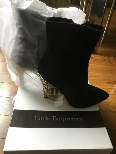 Women's suede boots, View more