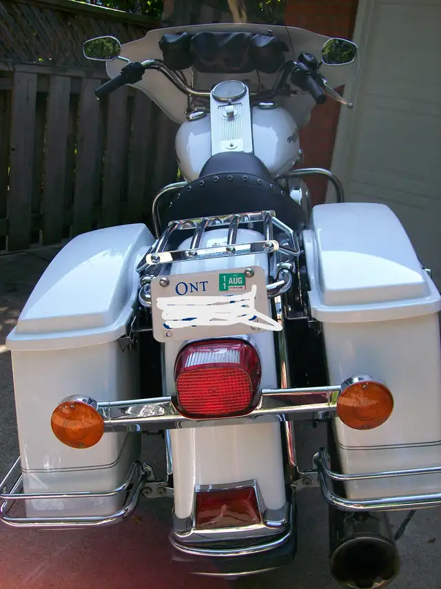2005 Harley Davidson Road King FLHRI in Touring in St. Catharines - Image 4