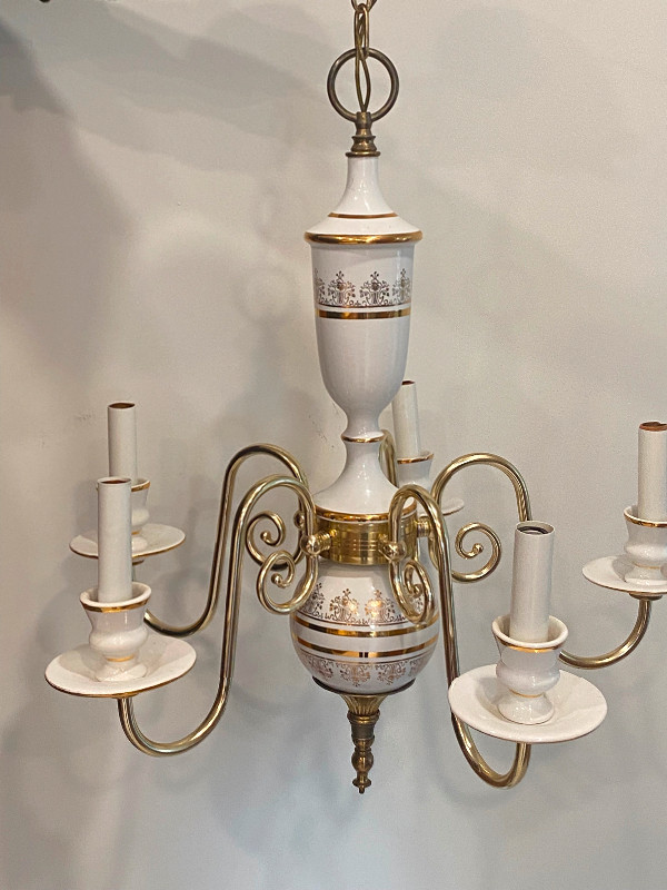 Elegant Thomas Industries Porcelain Chandelier in Indoor Lighting & Fans in Barrie - Image 3