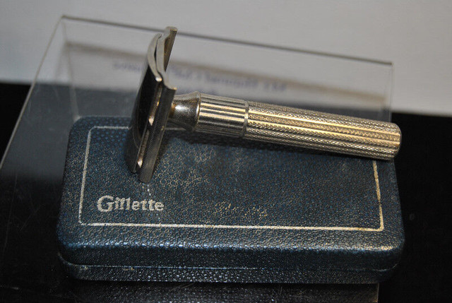 Vintage Gillette Safety Razor  BOX MADE IN ENGLAND in Arts & Collectibles in Vancouver - Image 4