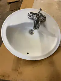 Twin matching sinks & taps