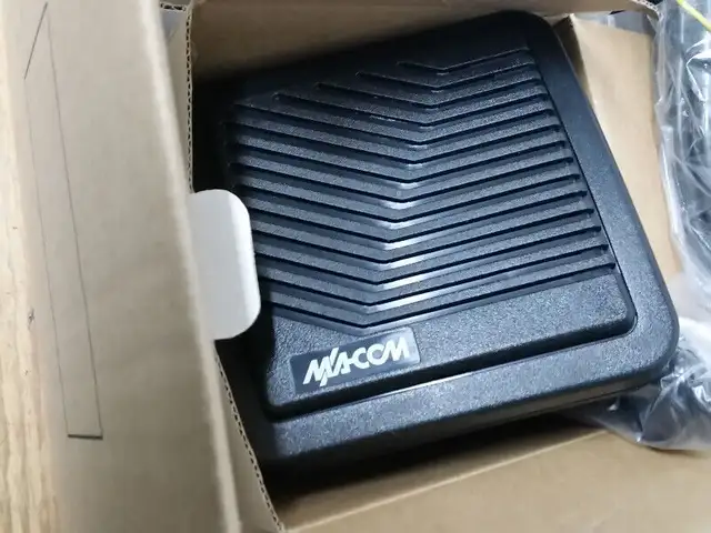 Harris MA/COM M7100 IP Mobile Radio MAHG-N8MXX NEW in box with a in Other in City of Montréal - Image 8