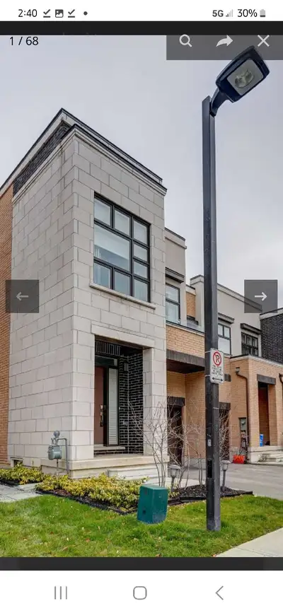 Luxury Six Years Old Townhouse With Backyard located @ Bayview and Elgin Mills is Open Concept. Grea...