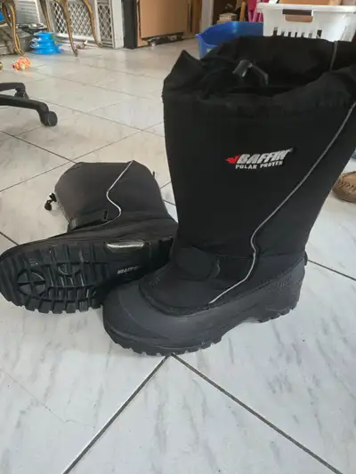Bottes Baffin gr 11 homme comme neuve 50$botte kamik gr 10  25$, View more