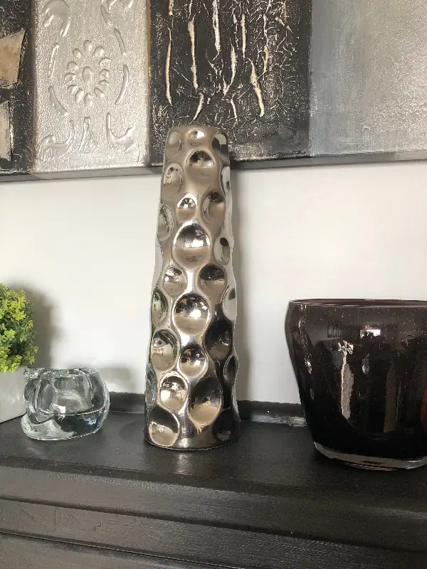 FLOWER VASE in Home Décor & Accents in Edmonton - Image 4