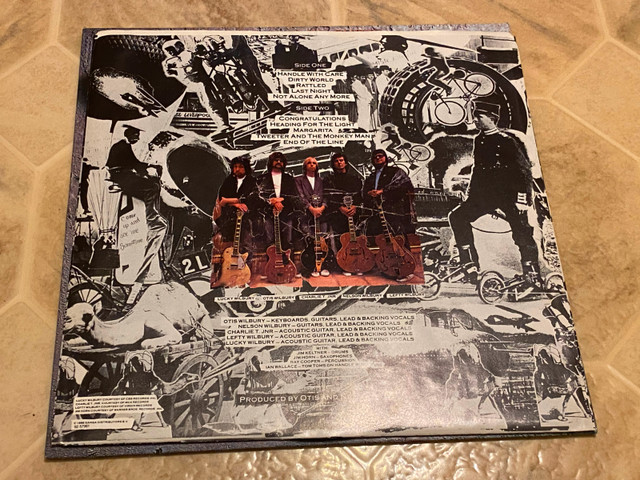 Traveling Wilburys - Volume One Vinyl Record LP 1988 in CDs, DVDs & Blu-ray in St. Catharines - Image 3