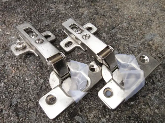 Cabinet Hinge (2$ per hinge)589631741819637765