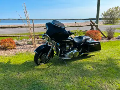 Stock 96in engine with 6 speed transmission. Gloss black paint with some chrome accent pieces. Cruis...