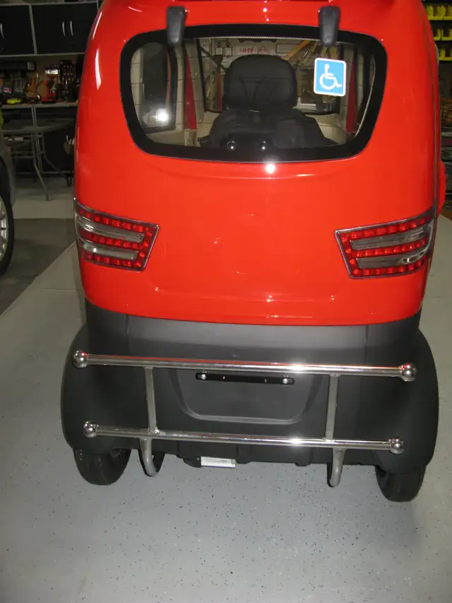 ENCLOSED GIO ELECTRIC SCOOTER in eBike in Lethbridge - Image 3