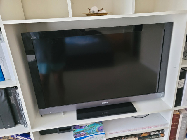 Sony TV television 40 inch , model KDL-40EX500, TV bench in TVs in City of Toronto