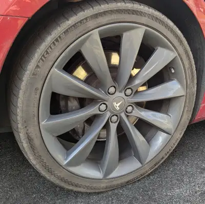 2X Front Size: 21x8.5J Bolt Pattern: 5x4.75 inch 5x120 mm Offset: +40mm Tires Michelin pilot sport a...