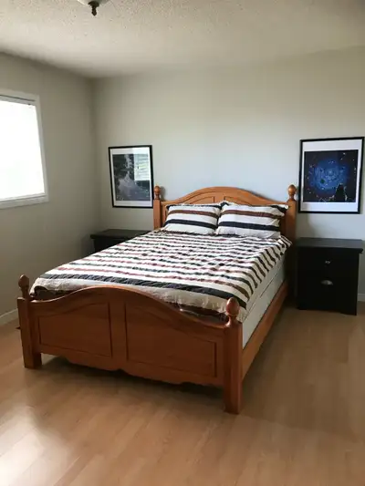 Bright bedrooms for rent,closed to UTM and Sheridan College Main floor private room 800/ month 2nd f...
