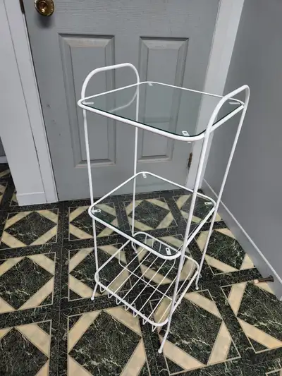 TABLE D'APPOINT OU POUR SALLE DE BAIN, View more