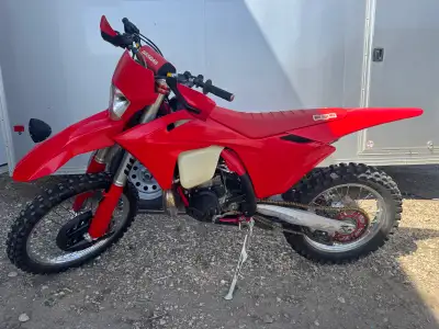 2024 GasGas EC300 Dirtbike 104 hrs Carapaks foot pegs, AXP skid plate, FMF exhaust, bulletproof rad...