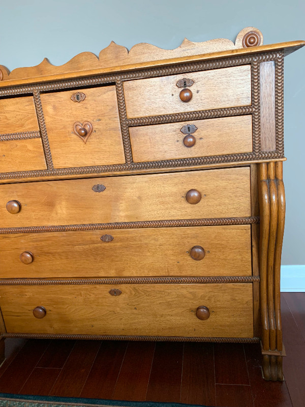 Chest of drawers, antique, handcrafted & decorated wood in Dressers & Wardrobes in Guelph - Image 3