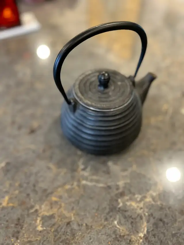 Cast Iron tea pot (3 cups) in Kitchen & Dining Wares in Ottawa - Image 2