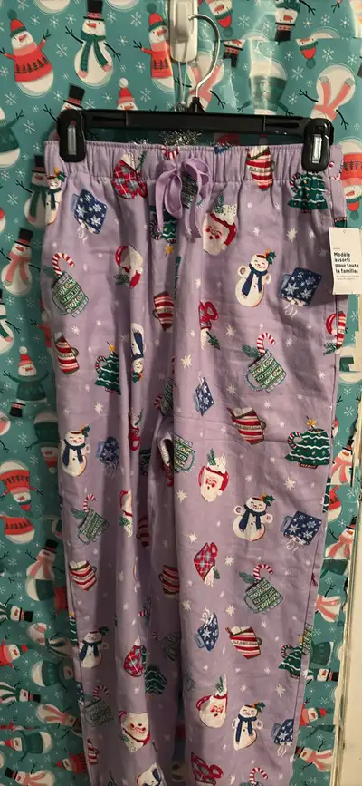 woman old navy joggers pjs size Xs tags still on, View more