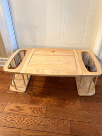 Plateau de lit en bois pliable // Wooden bed breakfast tray tabl