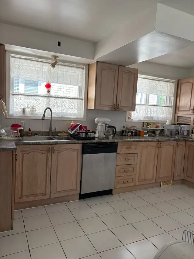 Sunny room at Finch and Leslie for Sept 1 in Room Rentals & Roommates in City of Toronto - Image 7