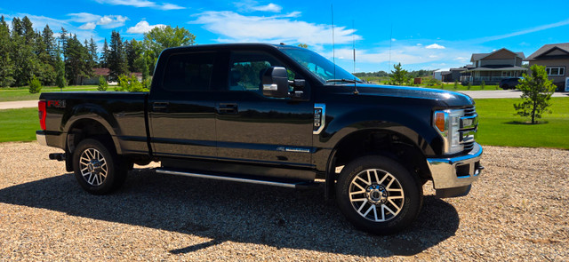 2017 F350 Lariat 4x4 Black SB Loaded Diesel. in Cars & Trucks in Red Deer - Image 2