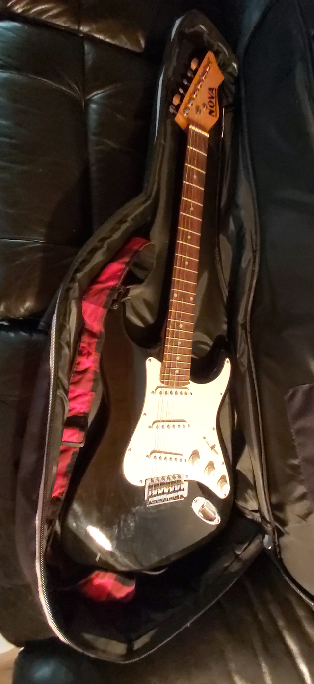 Window66"X22" Electric Guitar, 2Amps, Cabinet LifeJackets-$10eac in Performance & DJ Equipment in Peterborough - Image 5