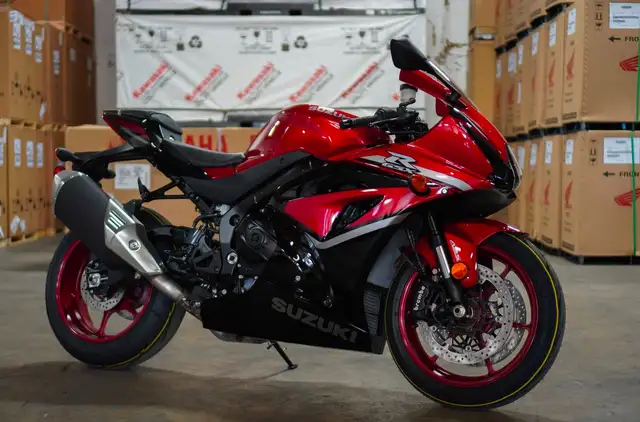 New 2025 Suzuki GSXR1000RR Supersport $ Bi-Weekly in Sport Bikes in Lloydminster - Image 3