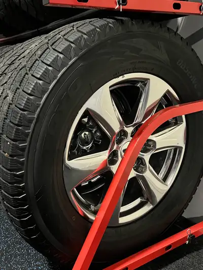 Toyo Observe gsi-6 winter tires on factory ford 18” wheels. Tires basically brand new Taken off of a...